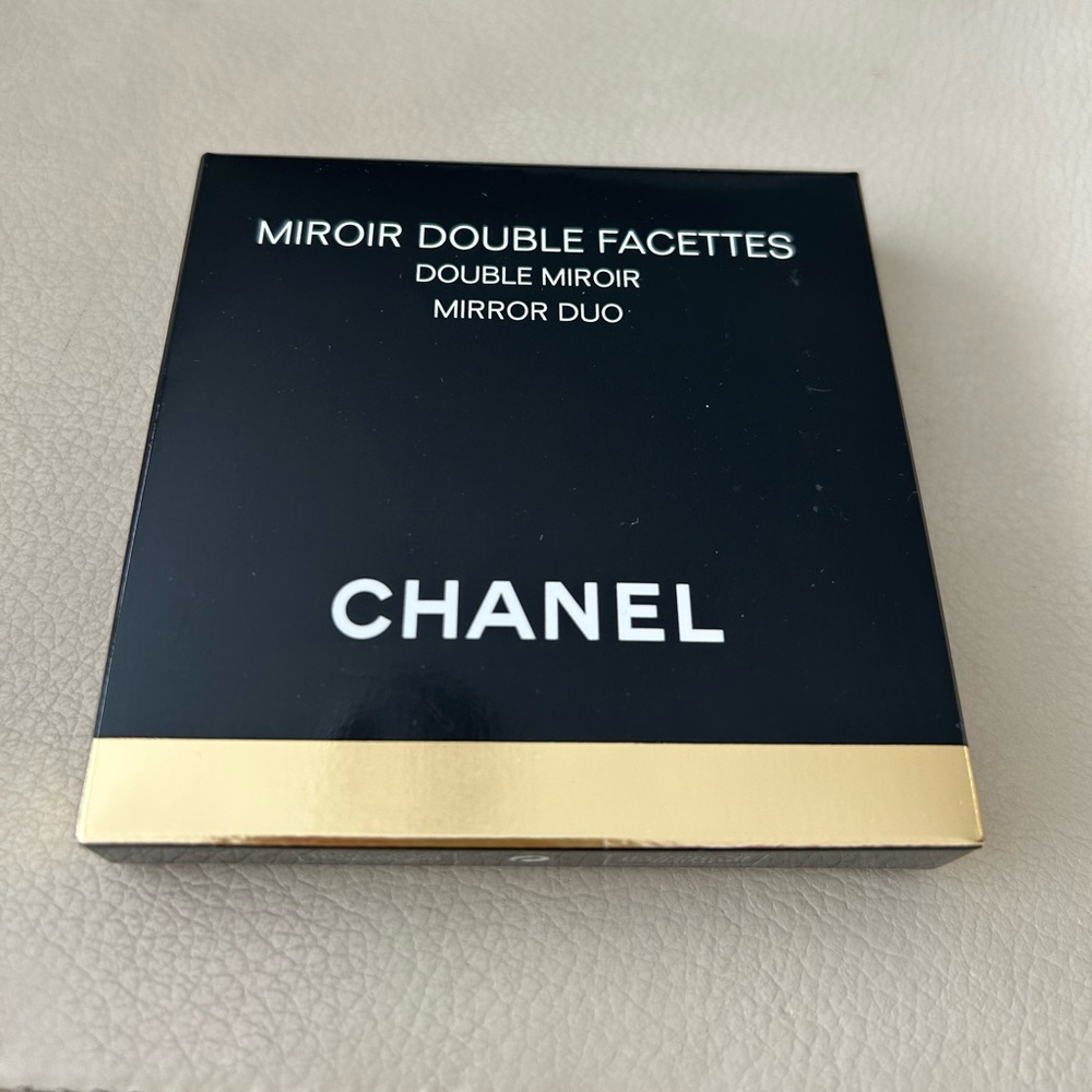 CHANEL Compact Double Facettes Mirror in Black